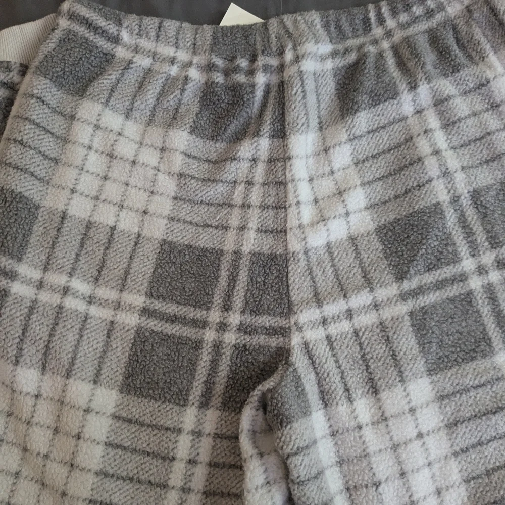 Aerie NWT Gray Plaid Fleece Joggers size M - Picture 4 of 4